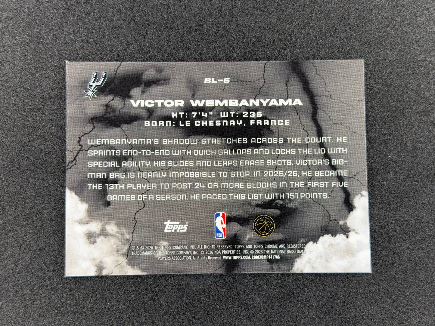 2025-26 Topps Chrome Black Victor Wembanyama Black Lightning #BL-6 San Antonio Spurs
