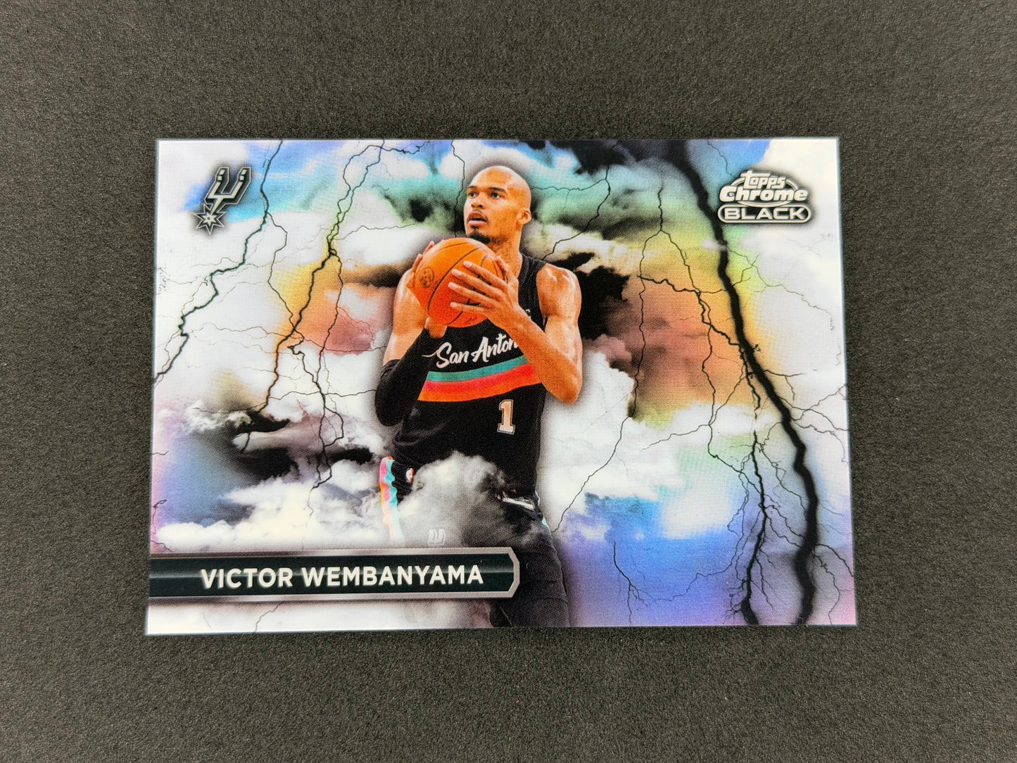 2025-26 Topps Chrome Black Victor Wembanyama Black Lightning #BL-6 San Antonio Spurs