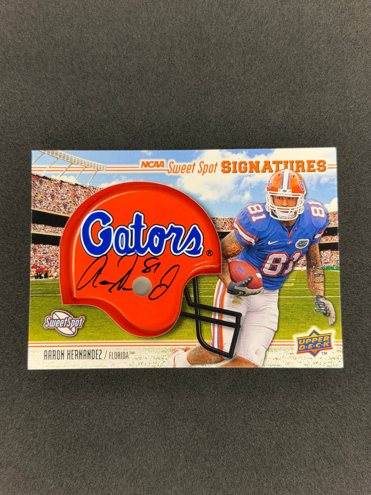 2010 NCAA Sweet Spot Aaron Hernandez #158 Sweet Spot Signatures Auto #/400